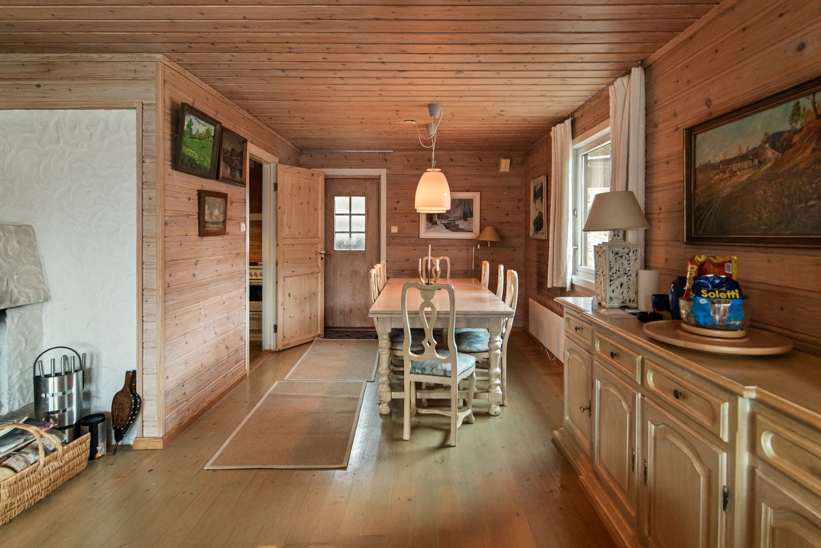 Inngang både i hovedetasjen og underetasjen Galleribilde