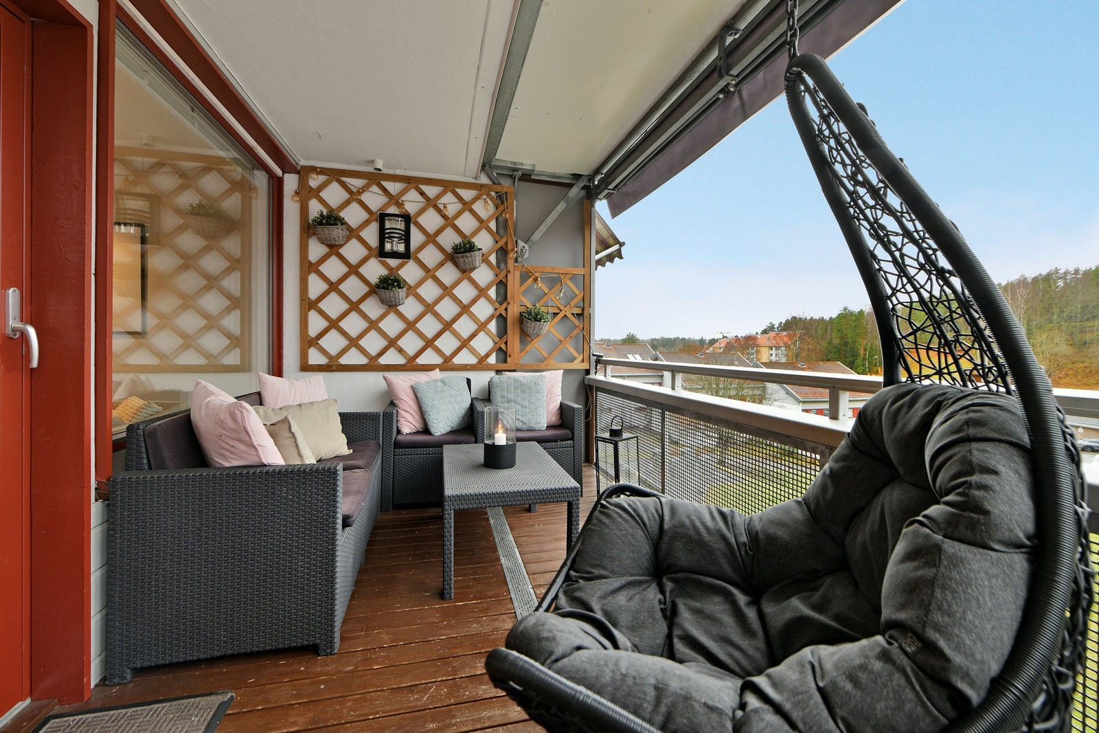 Balkong - et herlig uterom som forlenger oppholdsarealet i sommerhalvåret Galleribilde