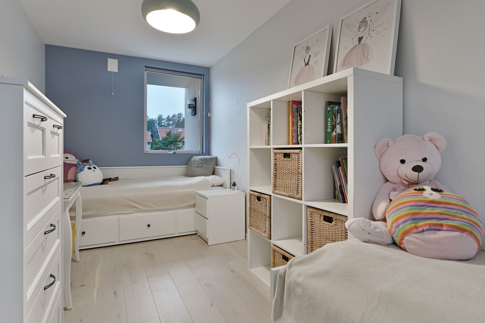 Soverom 2 - adkomst fra stue - god størrelse med plass til dobbeltseng, nattbord etc. - vindu orientert mot vest Galleribilde