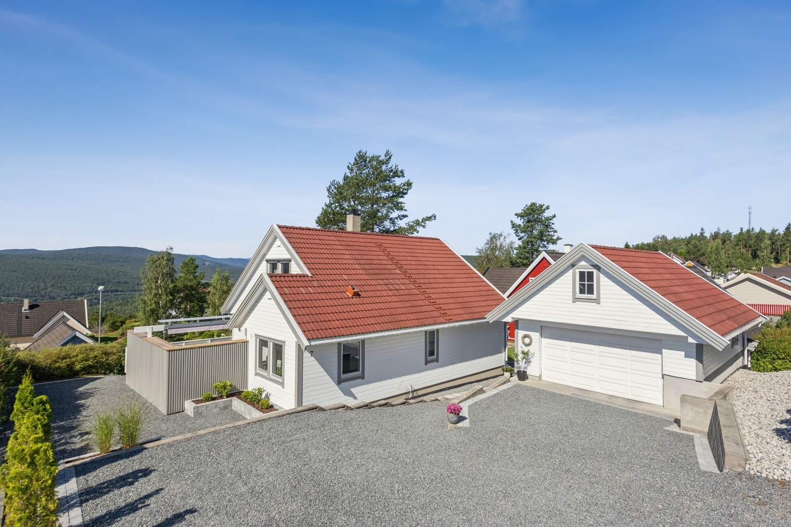 Cato Fegri v/Privatmegleren Hønefoss har gleden av å presentere Bassengveien 7! Galleribilde