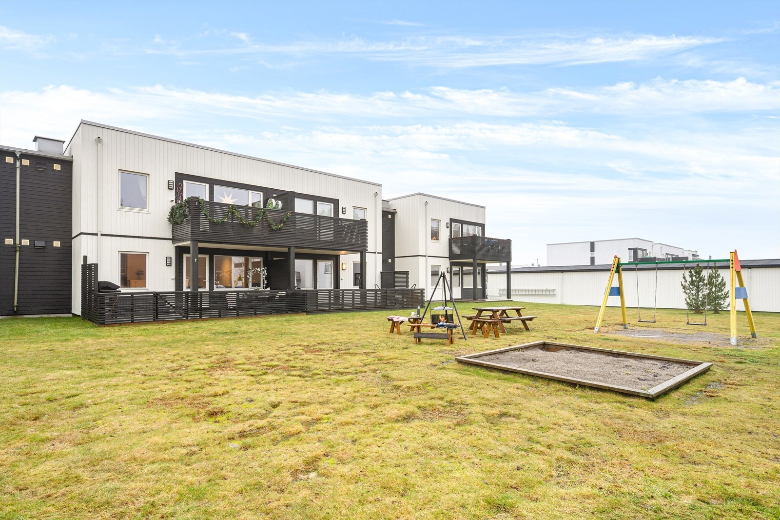 Boligen har en flott og barnevennlig beliggenhet på Lyngåsen. Galleribilde