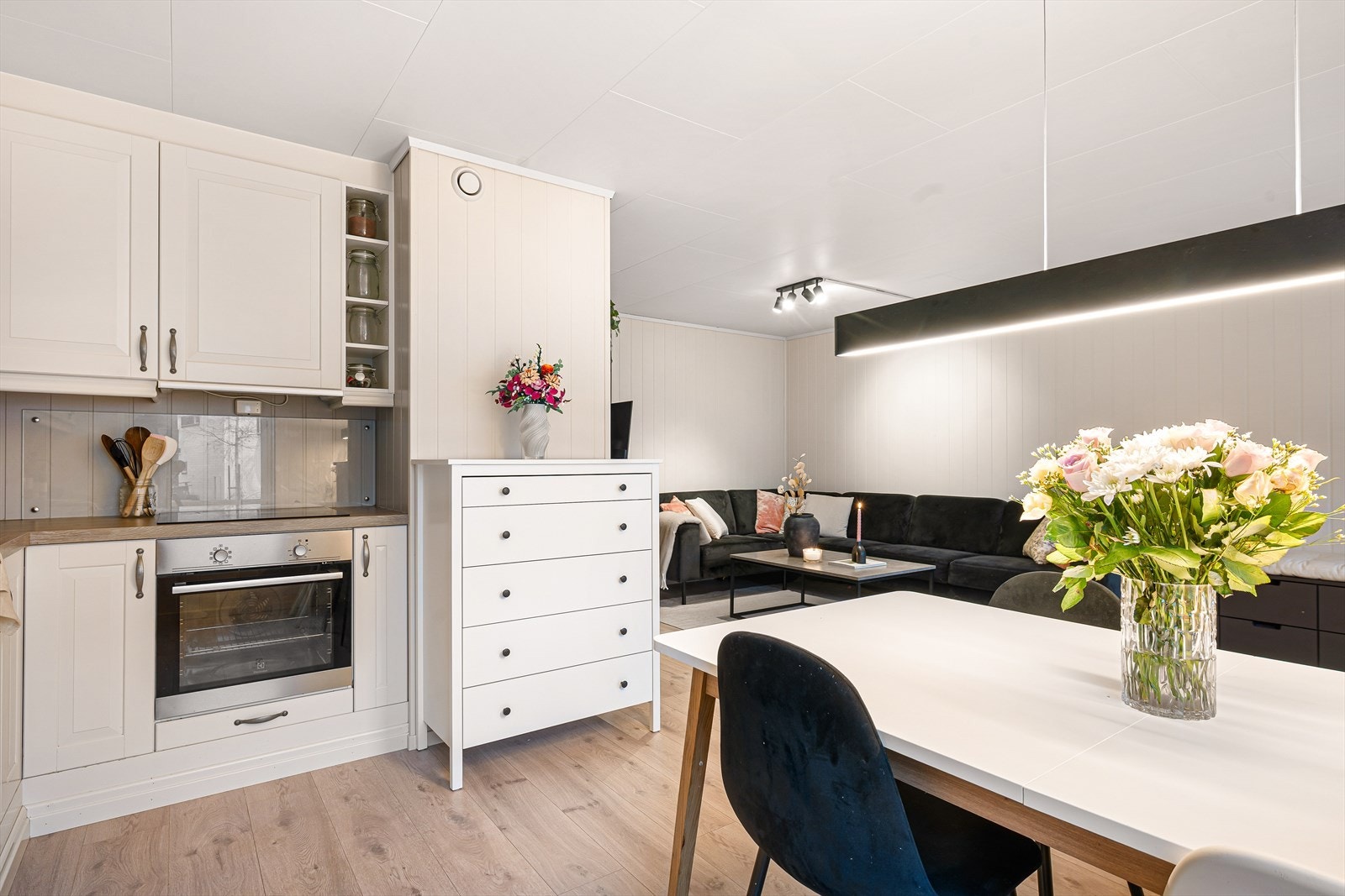 Åpen stue/kjøkkenløsning. Galleribilde