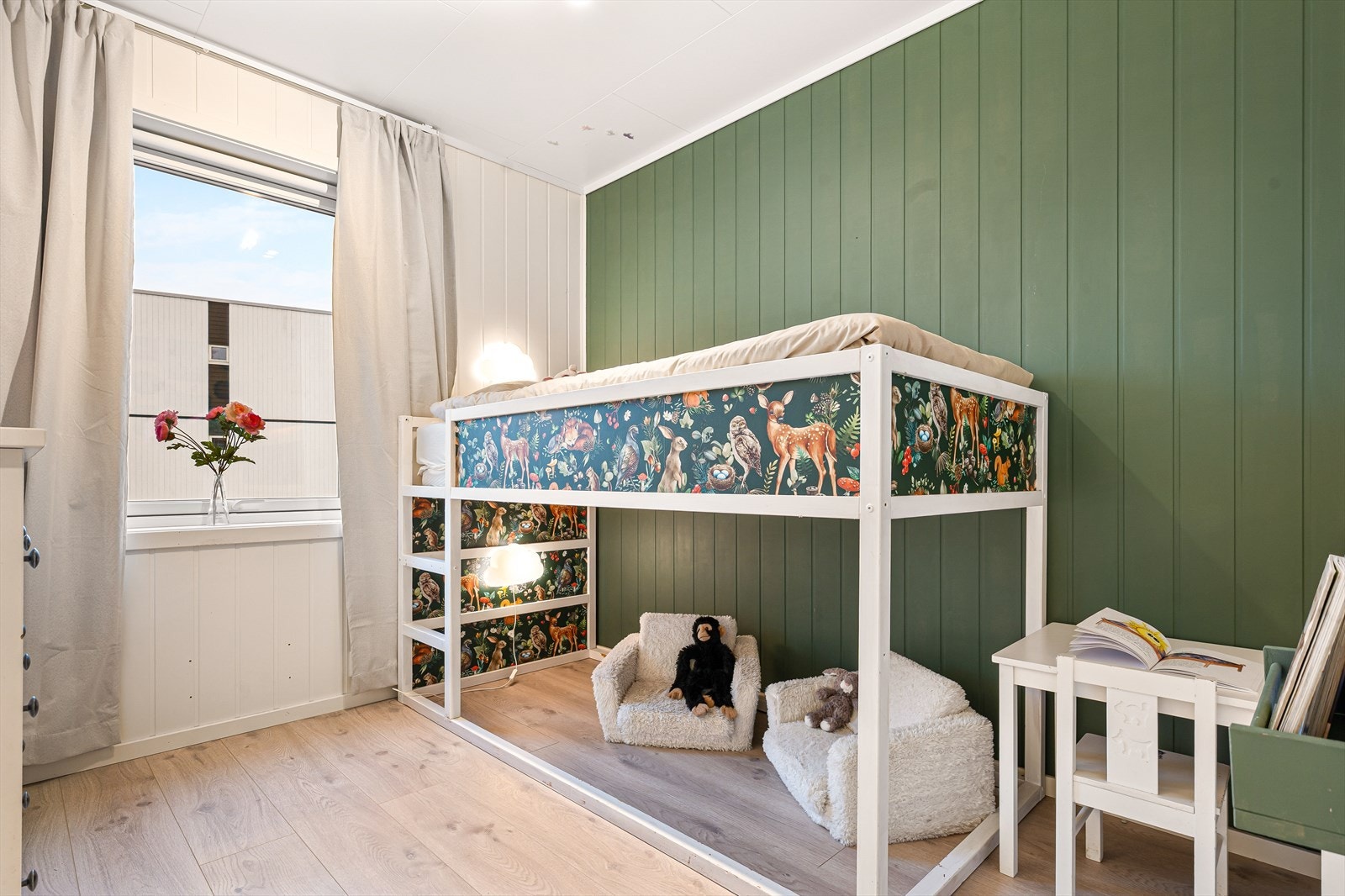 Rommet har plass til seng, nattbord, garderobe og evt. skrivebord. Galleribilde