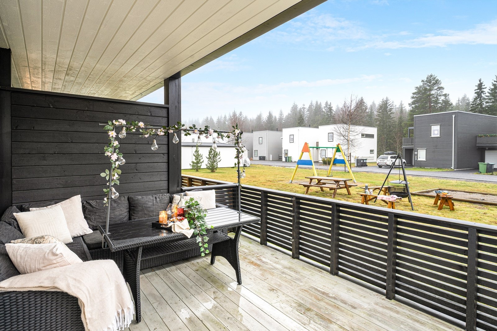 Boligen har en romslig terrasse på 18 kvm som ble bygget ut i 2022. Galleribilde