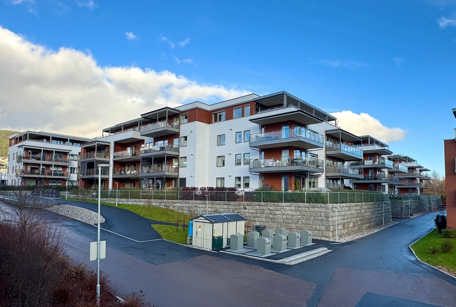 Bildet viser byggetrinn 4, 5 og 6 | adkomstveien nedenfor bebyggelsen stenges permanent etter ferdigstillelse Galleribilde