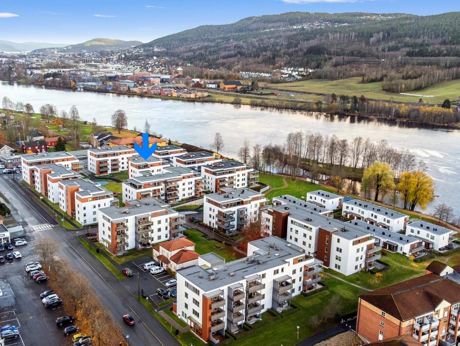 Pålsøya Park ligger tett på elva og elvepromenaden Galleribilde