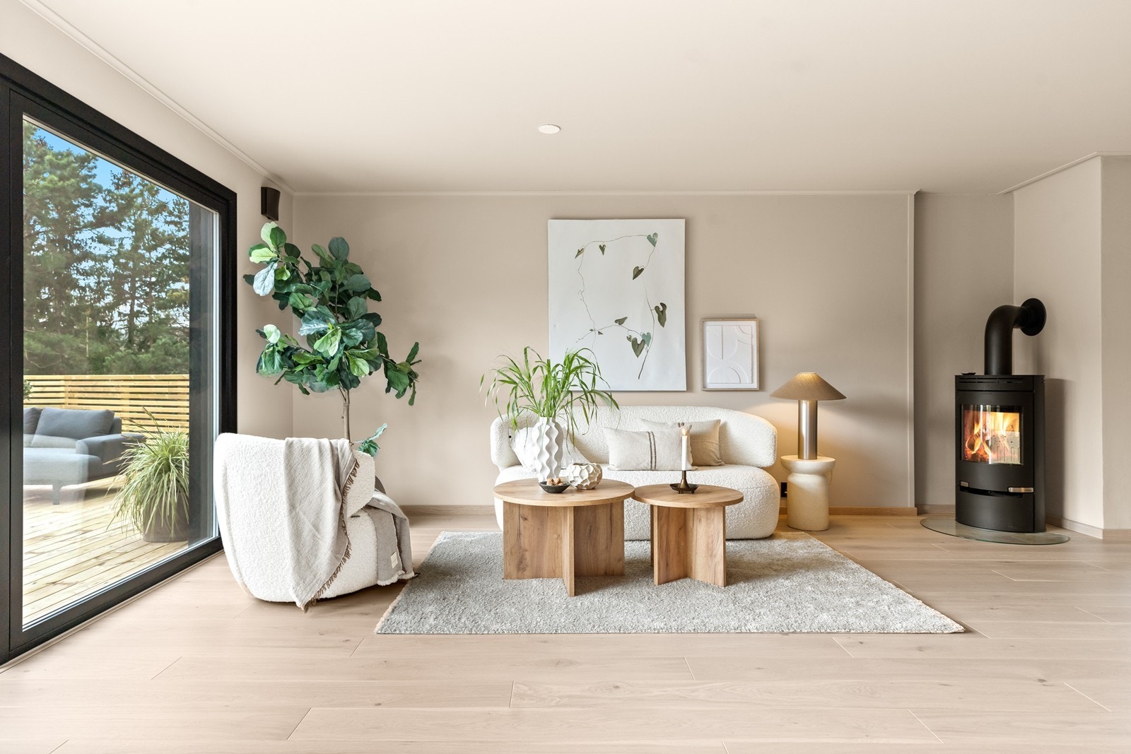 Stue med ny vedovn. Galleribilde