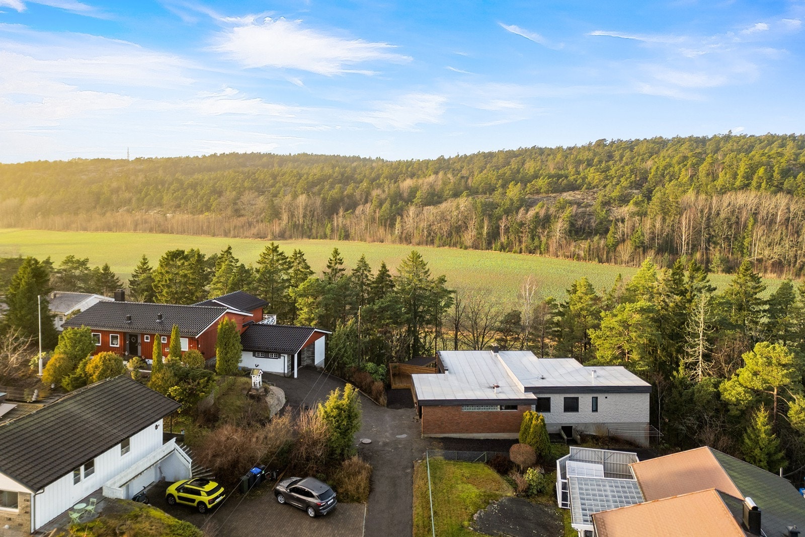 Eiendommen sett fra Øst med drone. Galleribilde