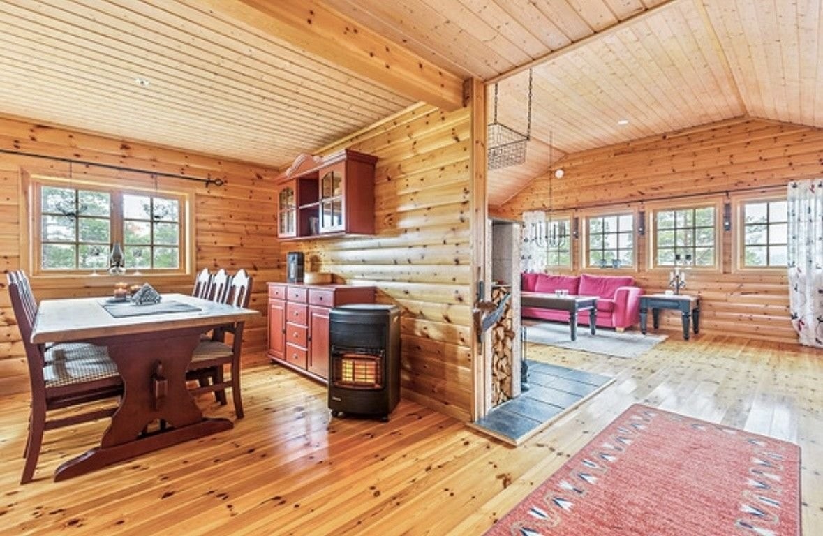 Kjøkken sett mot stue. Galleribilde