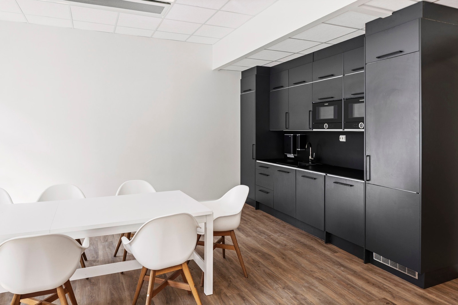 Kjøkken m/spisebord Galleribilde