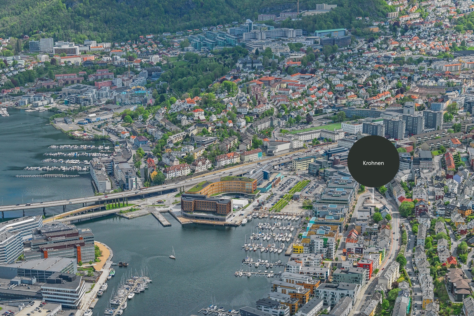 Krohnen ligger sentralt plassert i Solheimsviken. Galleribilde