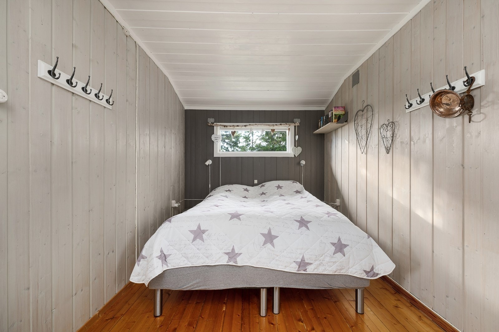 Soverom 2 har plass til dobbeltseng. Galleribilde