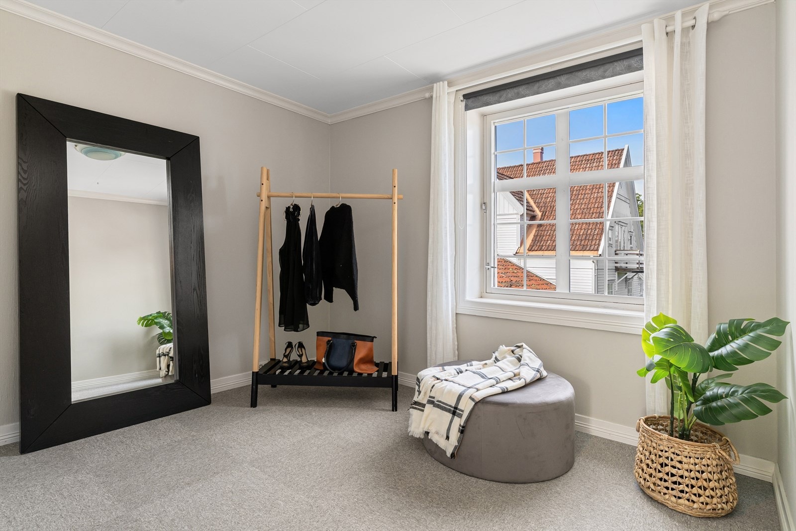 Omkledningsrom/garderoberom/soverom/stue Galleribilde