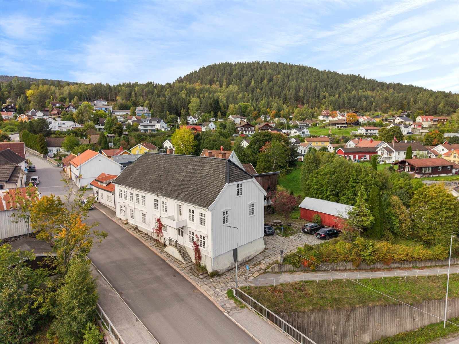 Navnet er trolig etter kjøpmann Tore Rogstad fra Sandsvær, som bygde huset omkring 1750. Galleribilde