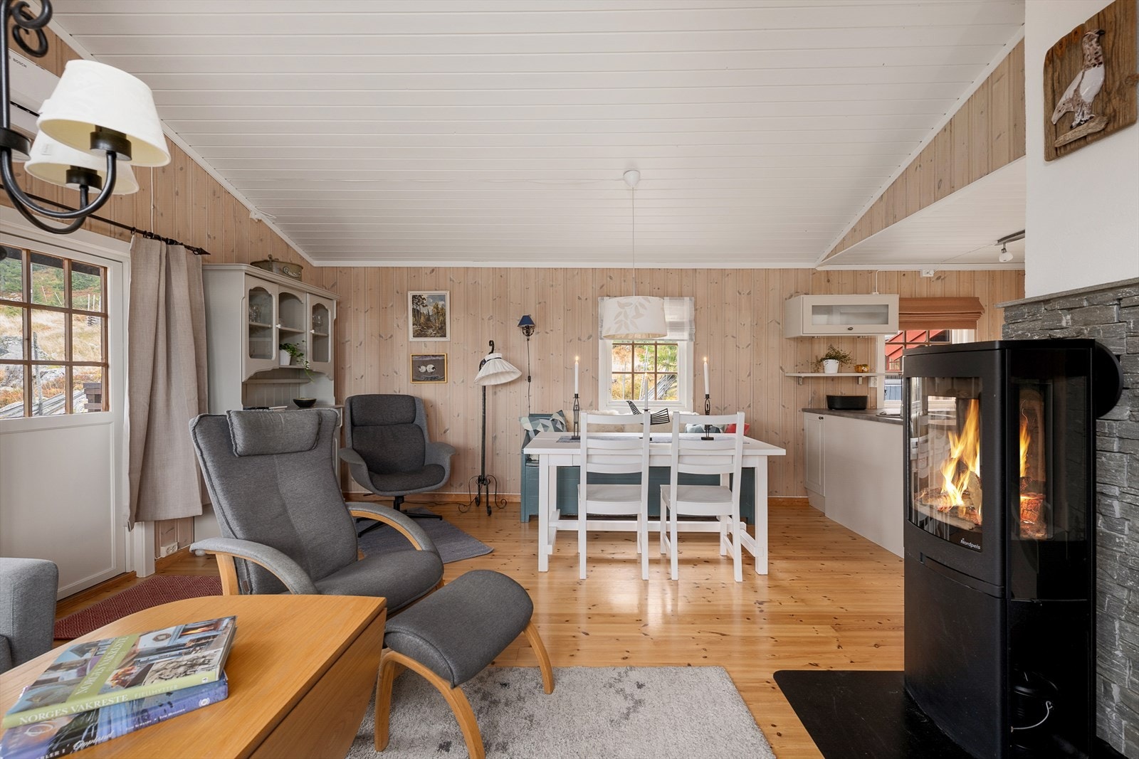 Oppholdsrommet er åpent og sosialt. Galleribilde