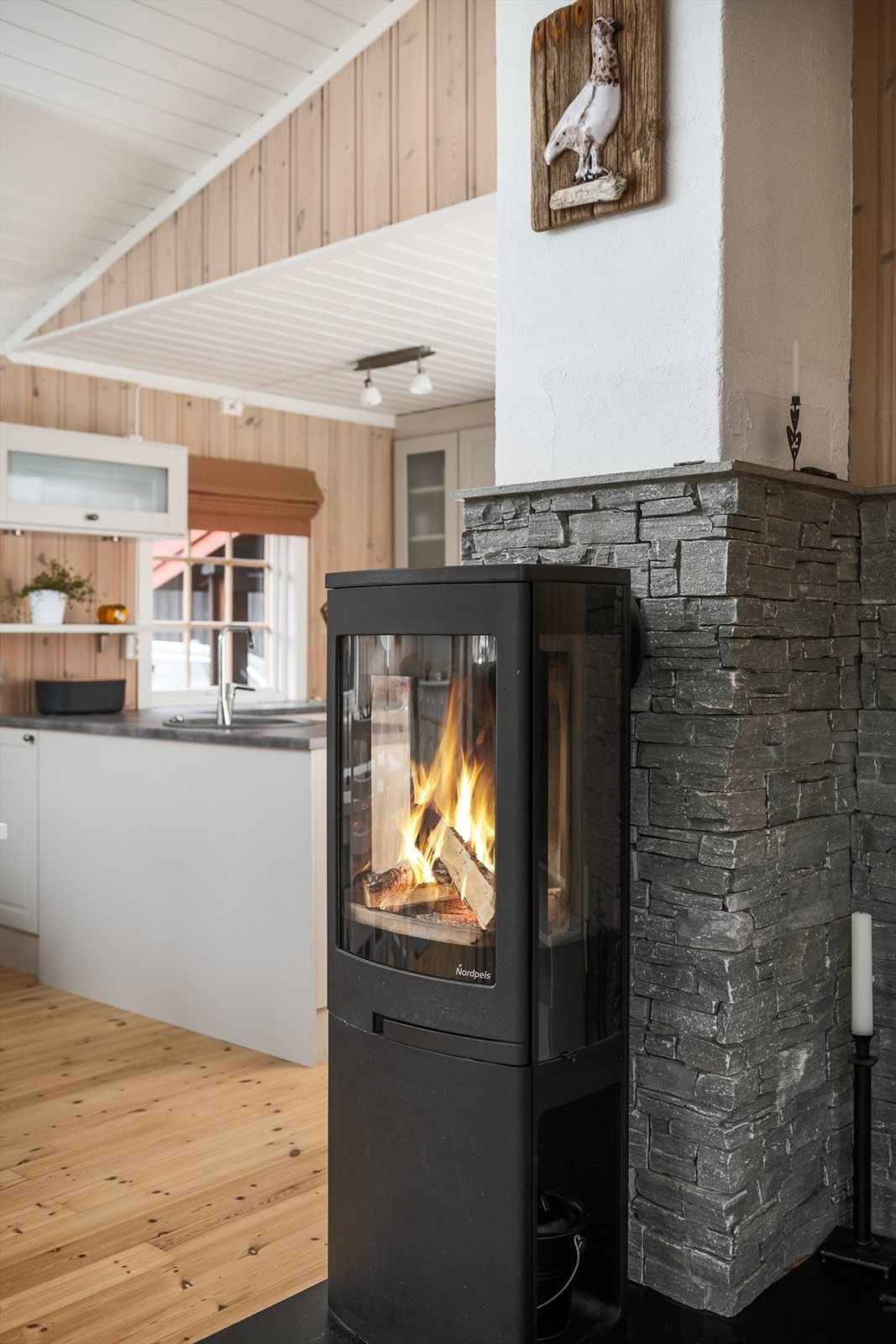 Nyere peisovn sørger for god varme i rommet! Galleribilde