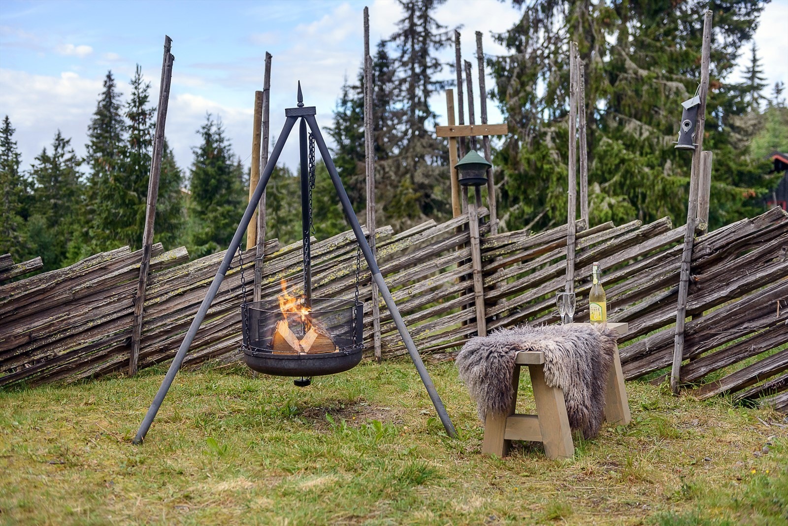 God stemning! Koselig å samles rundt bålpanna etter en dag på tur. Galleribilde
