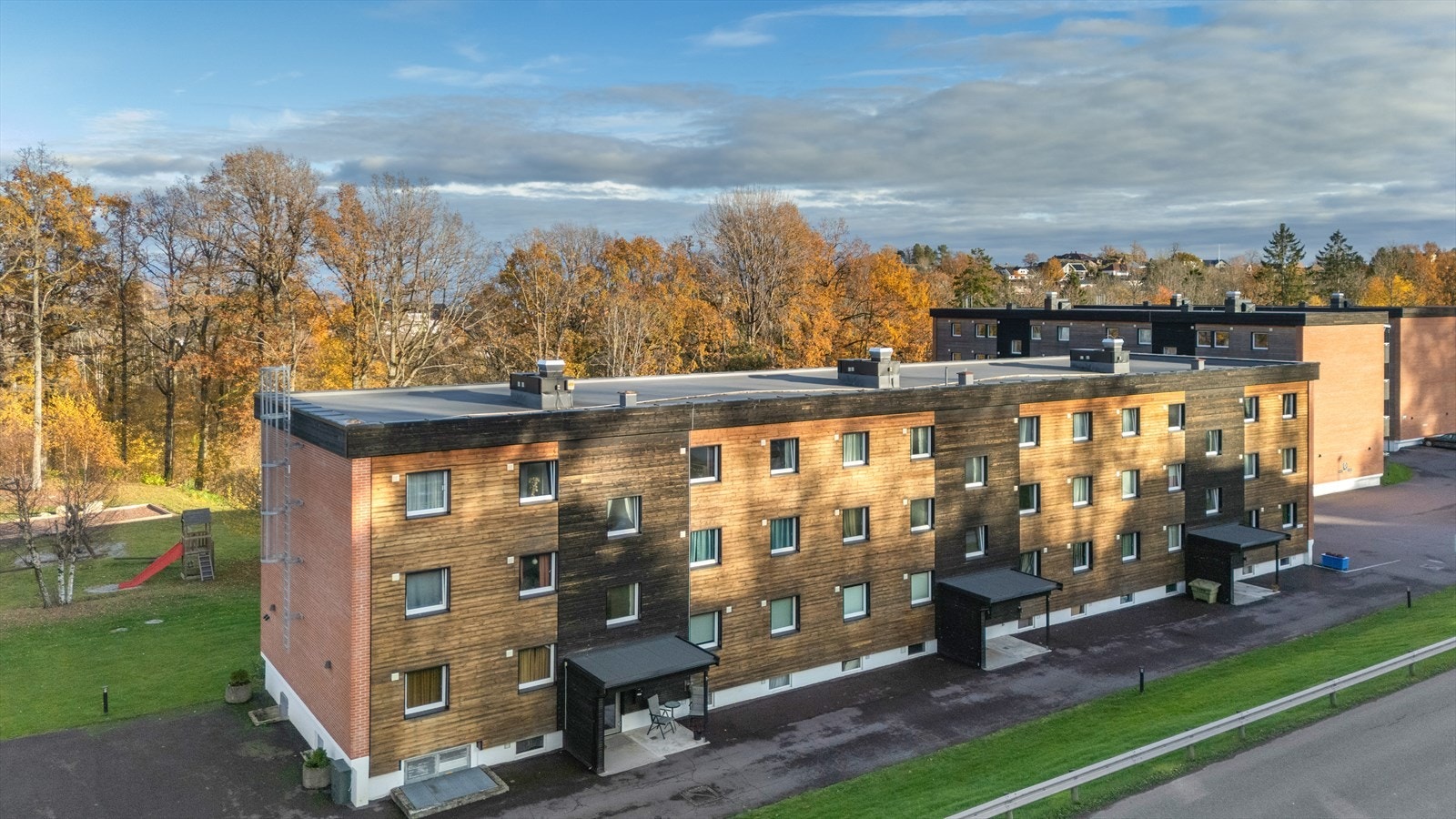 Brl har oppgradert bygget i 2011 og 2018 med bl.a. ny fasade og nye vinduer. Galleribilde