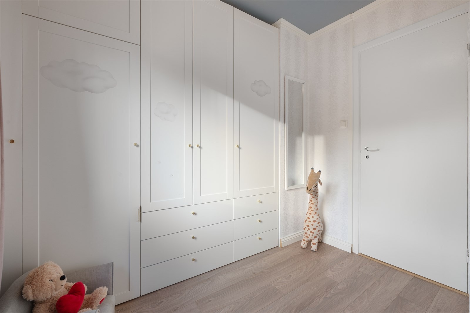 Garderobeskap fra 2021 Galleribilde