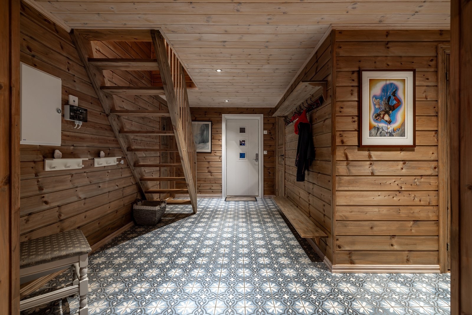 Entre ilagt pene fliser og behagelig gulvvarme Galleribilde