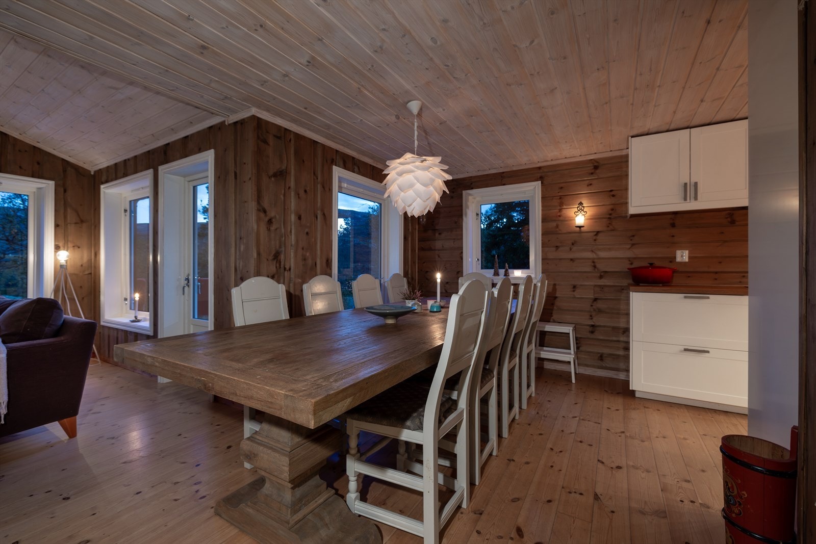 Et innbydende område hvor man kan samle familie og venner til gode måltider og trivelige kvelder Galleribilde