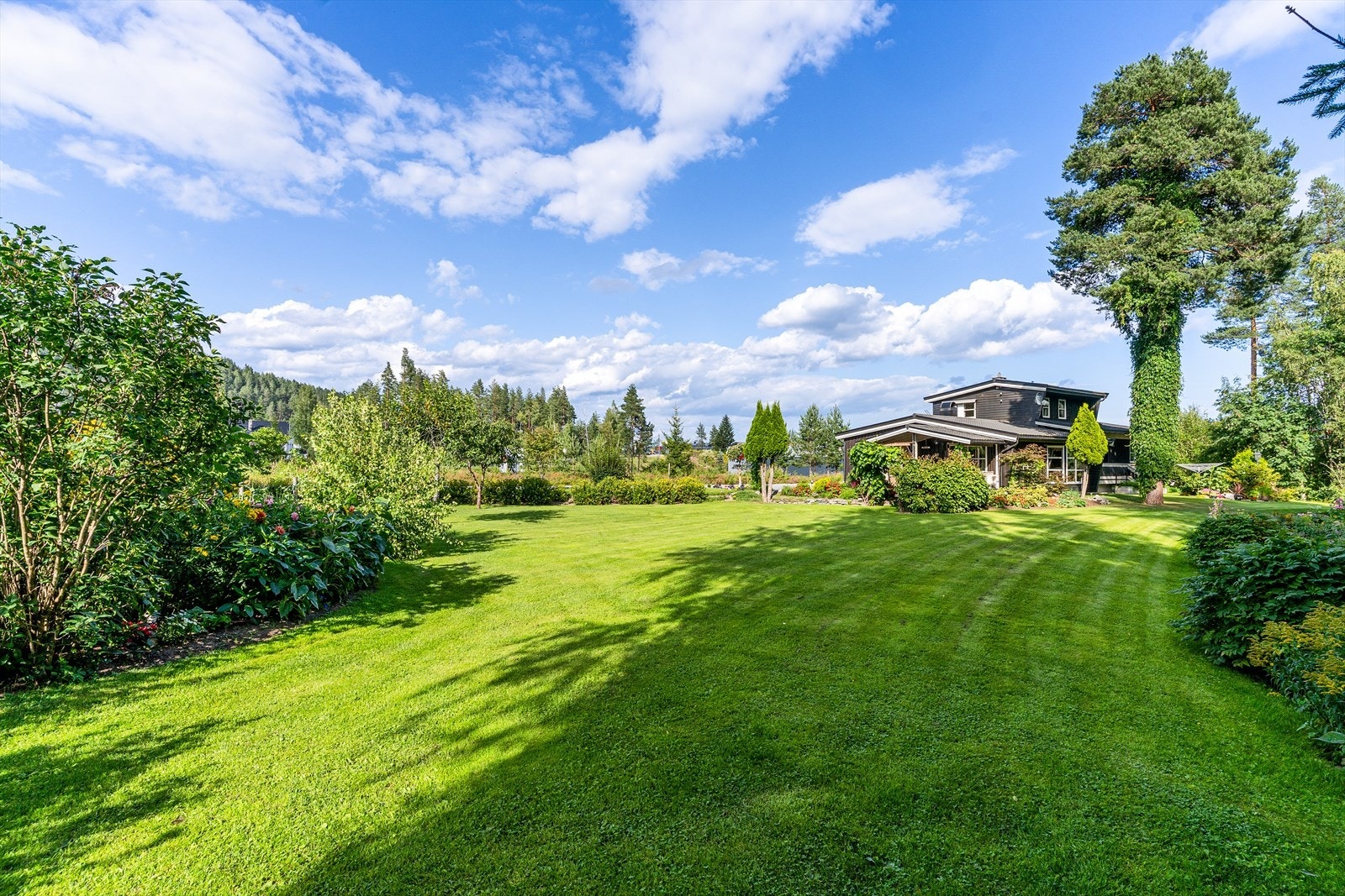 Velstelt og pen eiendom. Galleribilde