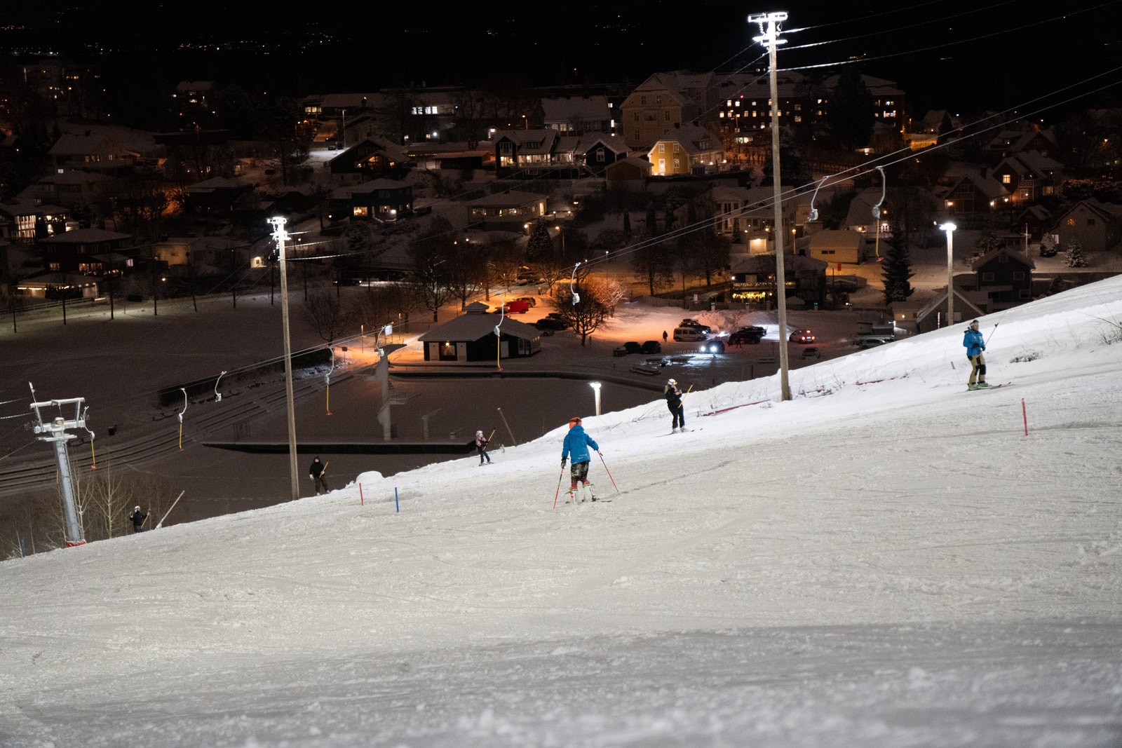 Hovdebakken ligger i byen og rett bortenfor tomta. Foto Gjøvik Kommune Galleribilde