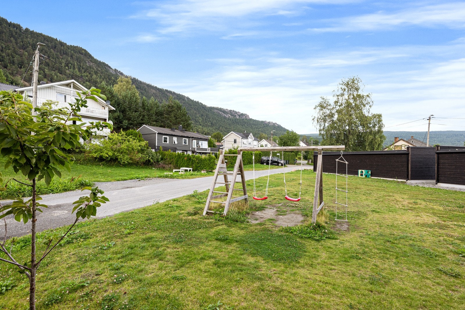 Lekeplass på feltet. Galleribilde