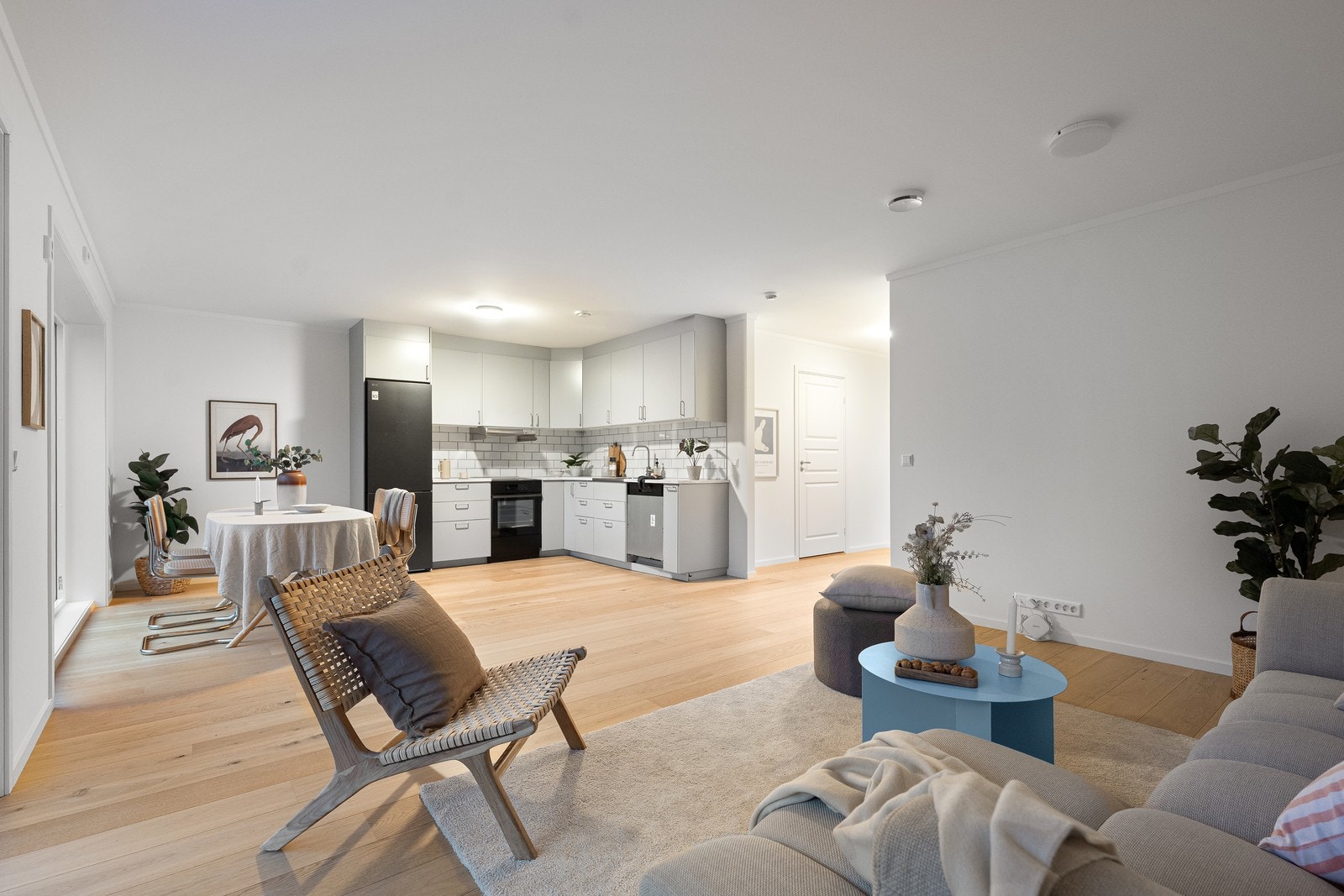 Leiligheten har en gjennomtenkt planløsning med en stor og innbydende stue/kjøkkenløsning. Galleribilde