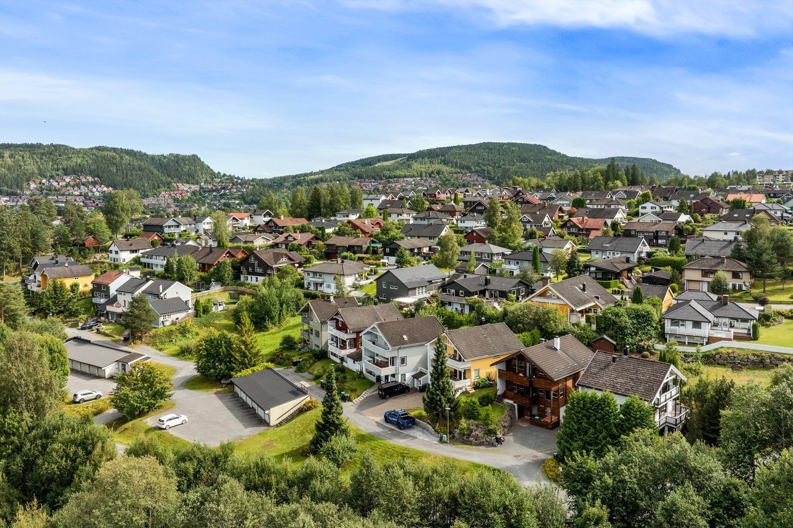 Hverdagen blir enkel med gangavstand til flere barnehager og skoler av høy kvalitet, som Gullhaug skole og Skarva barnehage. Galleribilde