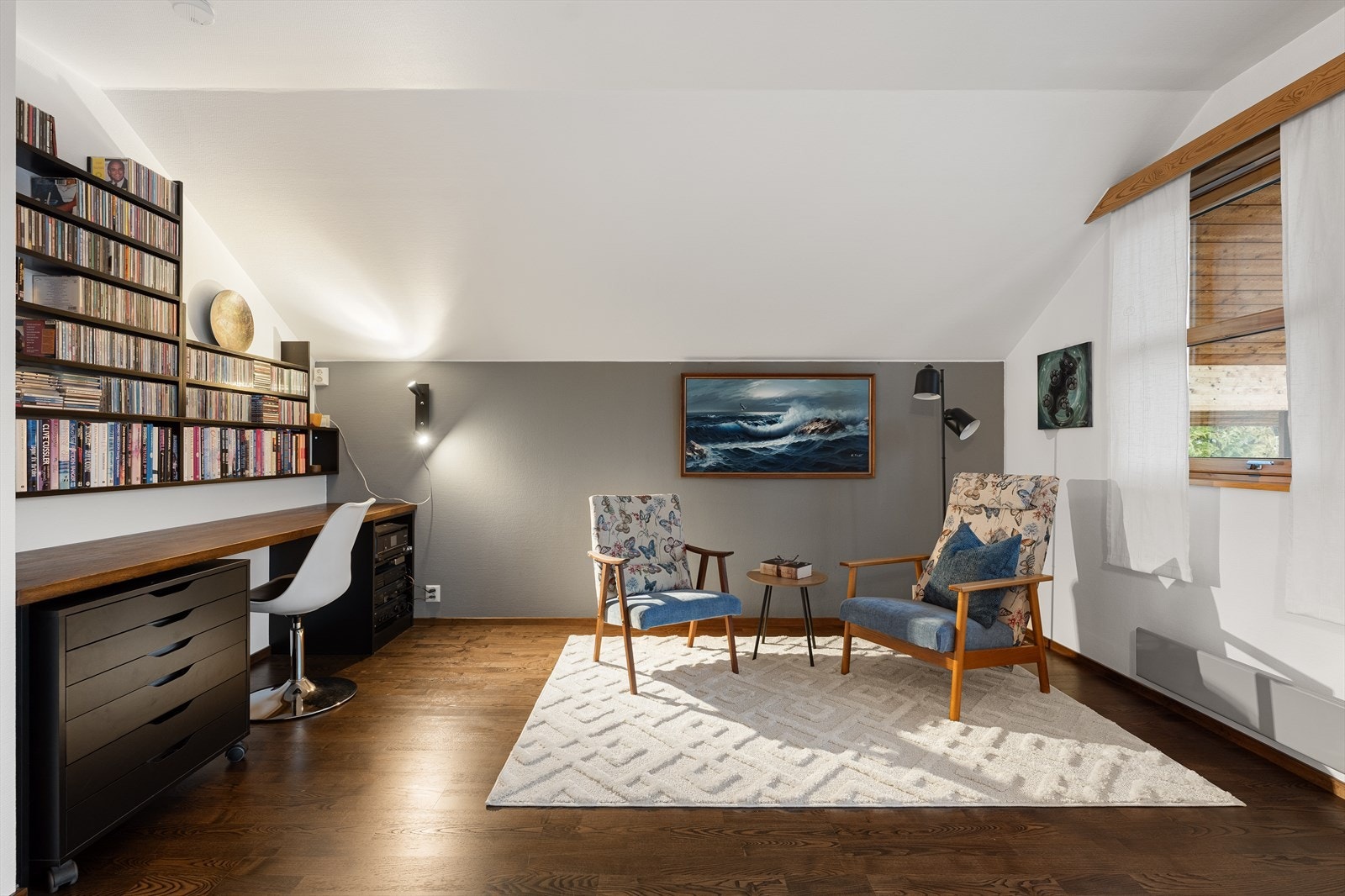 Rommet egner seg også godt som gjesterom/kontor eller bibliotek. Galleribilde