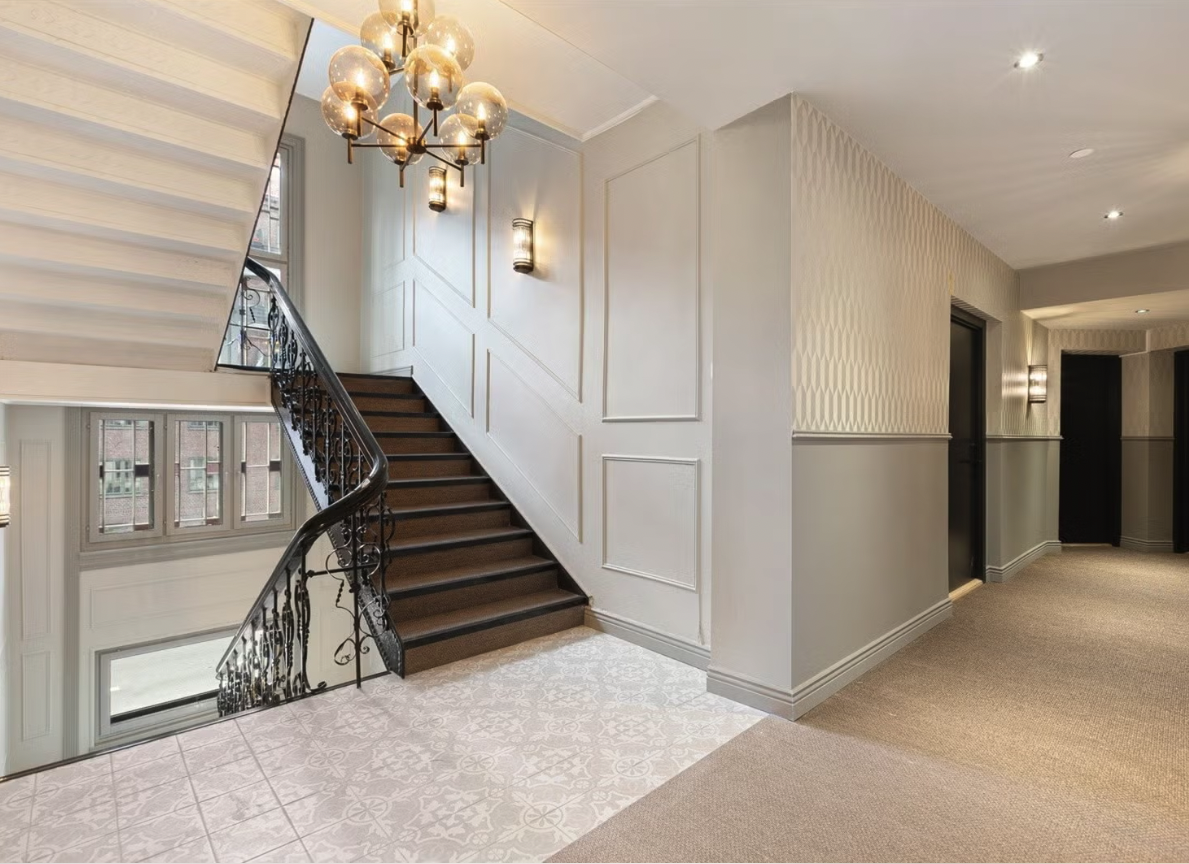 Bygården er pusset opp med fokus på høy kvalitet og et gjennomført, eksklusivt uttrykk. Galleribilde