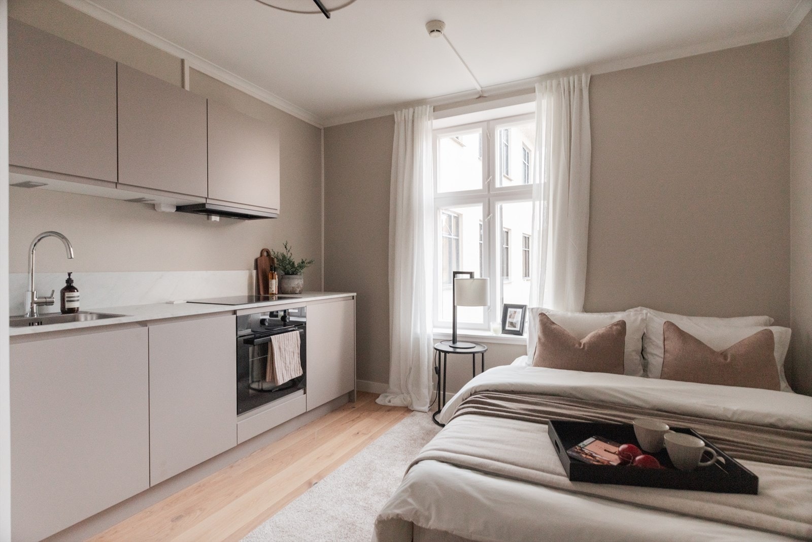 En innbydende og gjennomført leilighet som kombinerer høy komfort med en eksklusiv hotellfølelse. Galleribilde