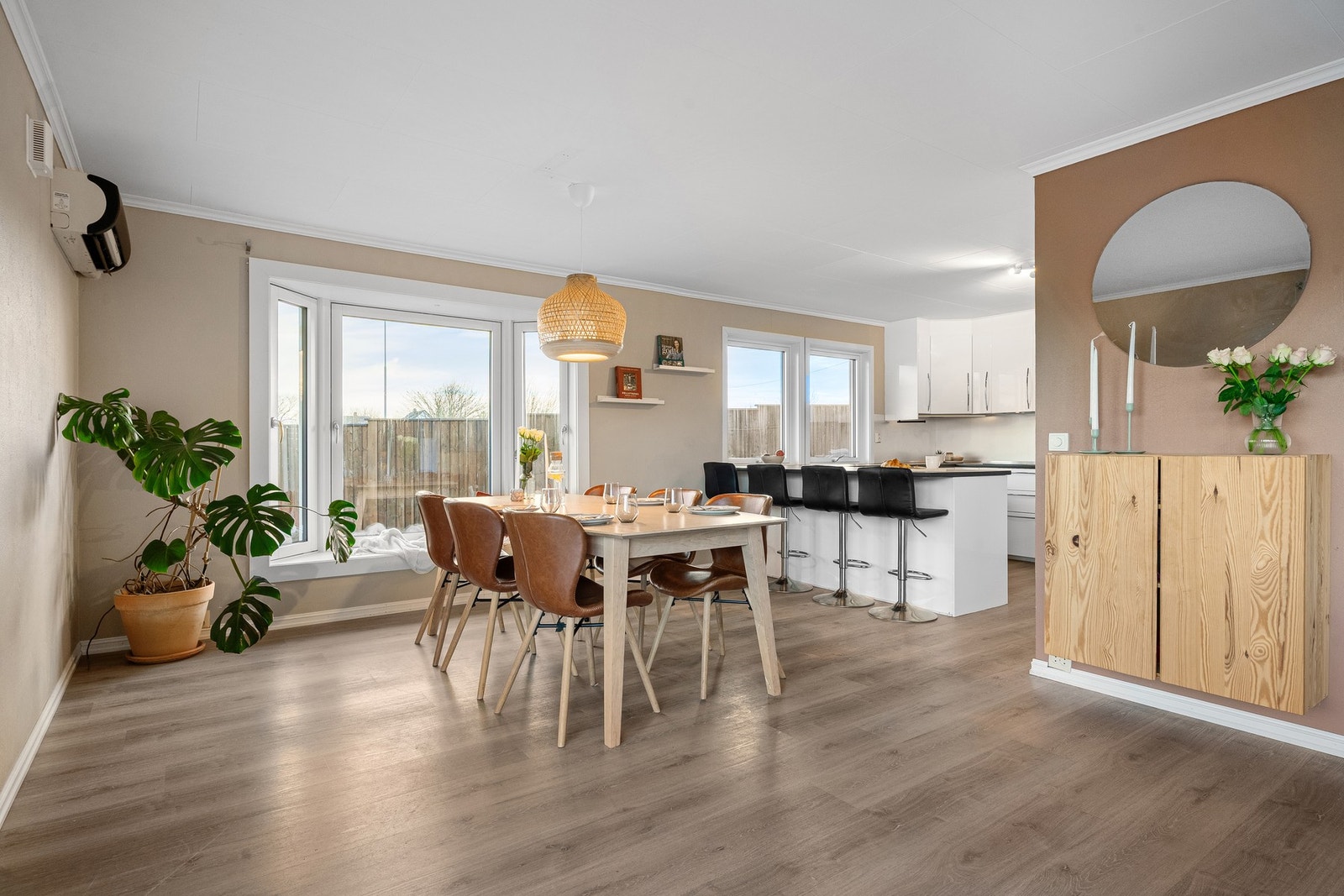 Åpen planløsning som fremmer sosial samhandling. Galleribilde