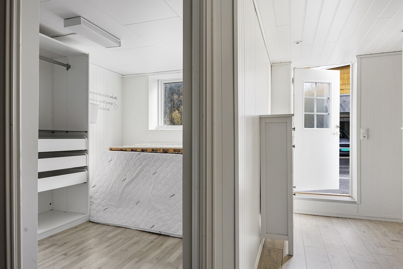 Bi-inngang underetasjen Galleribilde