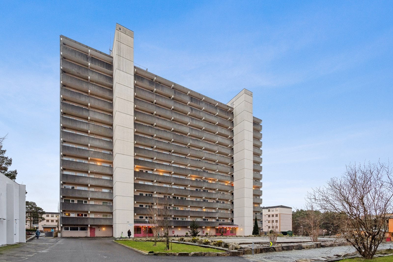 Prestestien Borettslag har en ettertraktet og sentral beliggenhet i Åsane. Det er gangavstand til Åsane senter, og Bergen sentrum er kun en kort kjøretur unna. Galleribilde