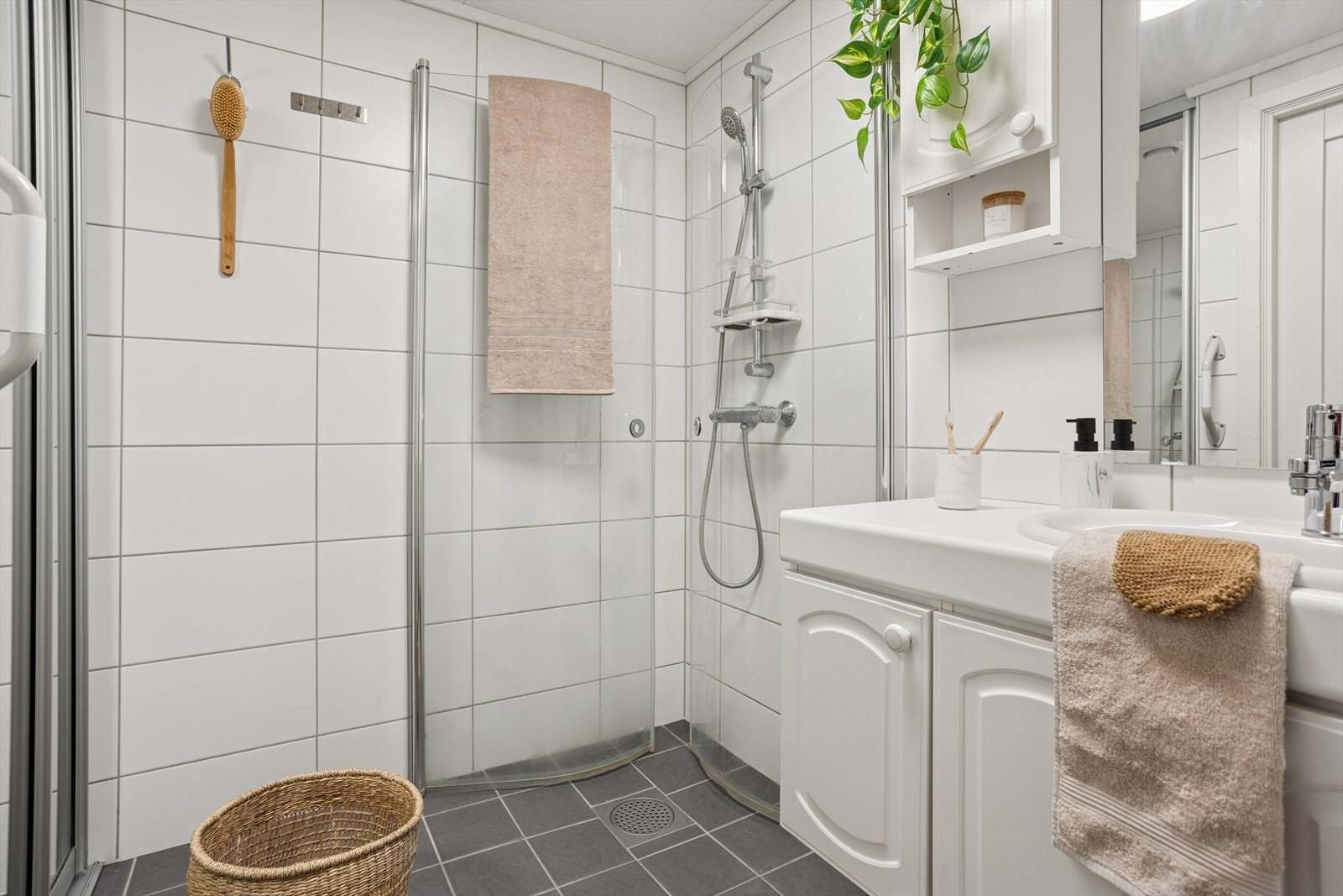 Baderommet er helfliset fra 2016. Galleribilde