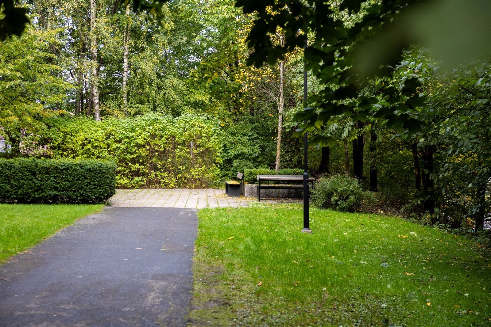 Sameiet har flere flotte sittegrupper ved boligen - perfekt for rolige stunder og hyggelige treff. Galleribilde