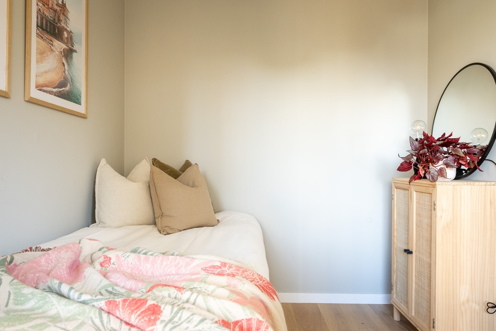 Kan enkelt tilpasses som barnerom, gjesterom eller hjemmekontor, avhengig av dine behov og preferanser. Galleribilde