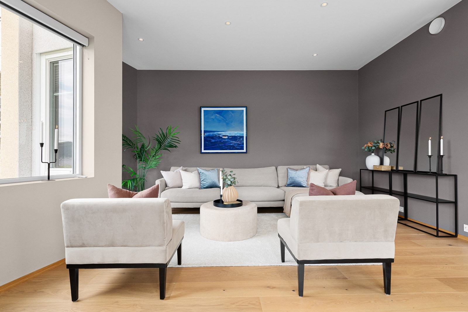 Del av stuen mot vest Galleribilde