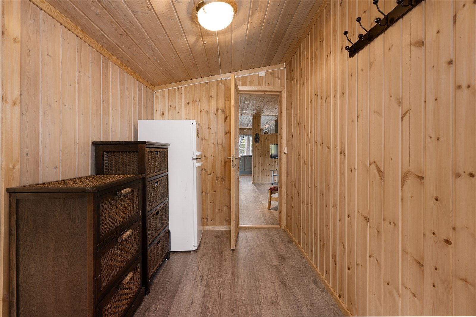 Gang med gode muligheter for oppbevaring og praktisk oppheng. Galleribilde