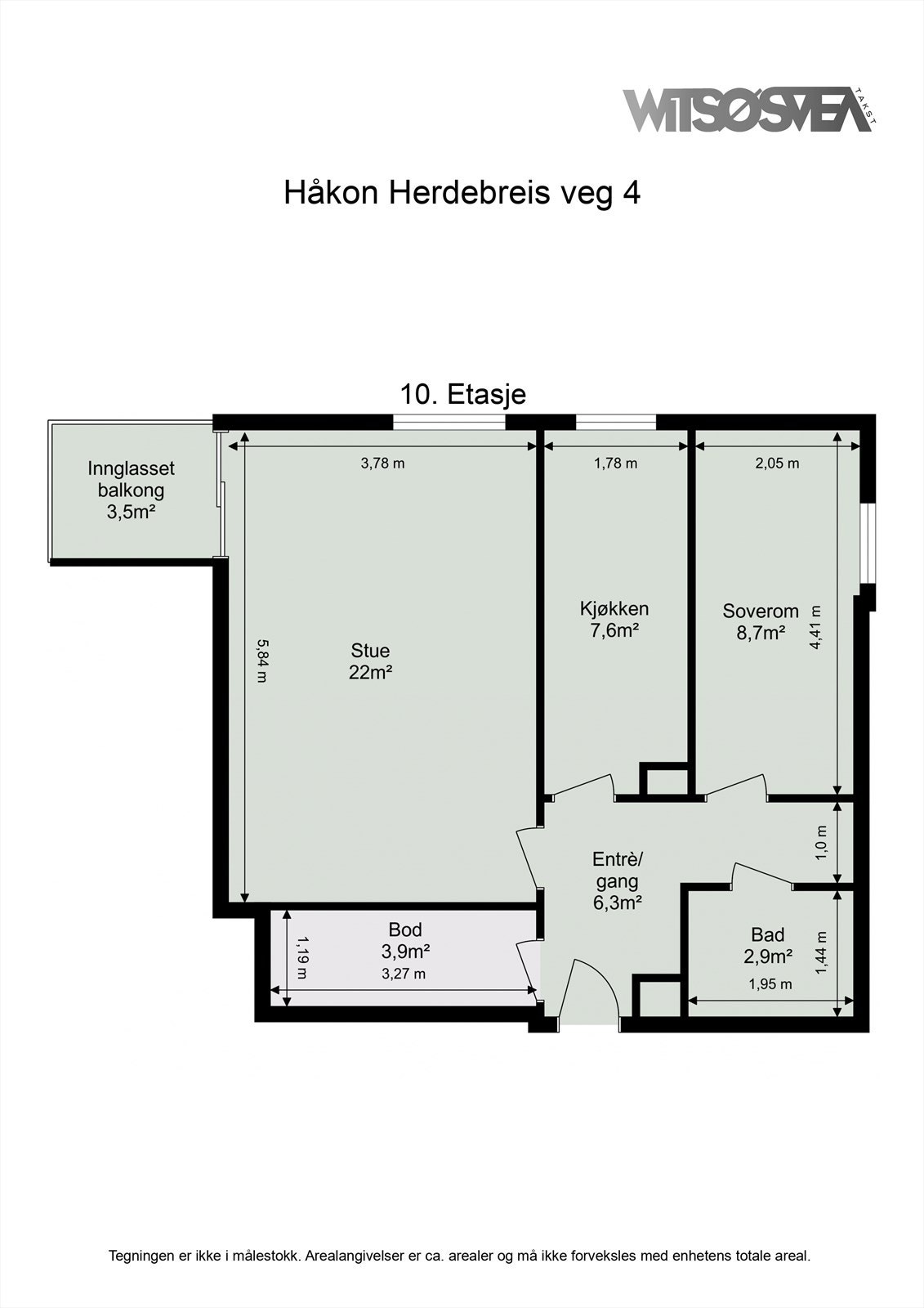 Leiligheten er praktisk utformet med en romslig stue, innglasset balkong som kan brukes året rundt, stort soverom, samt to boder i kjeller som gir ekstra lagringsplass. Galleribilde