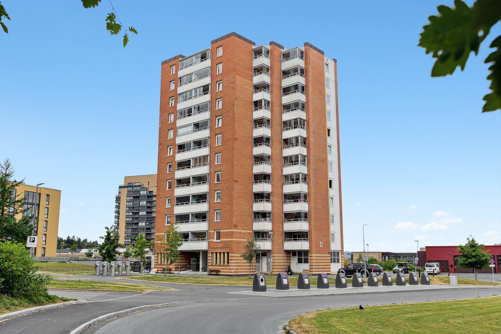 Valentinlyst BL er et svært etablert og sentralt beliggende borettslag med store friområder rundt blokkene. Det kryr av sittegrupper, lekeplasser, sandkasser og asfalterte internveier. Egne vaktmestere brøyter og steller friarealet. Galleribilde