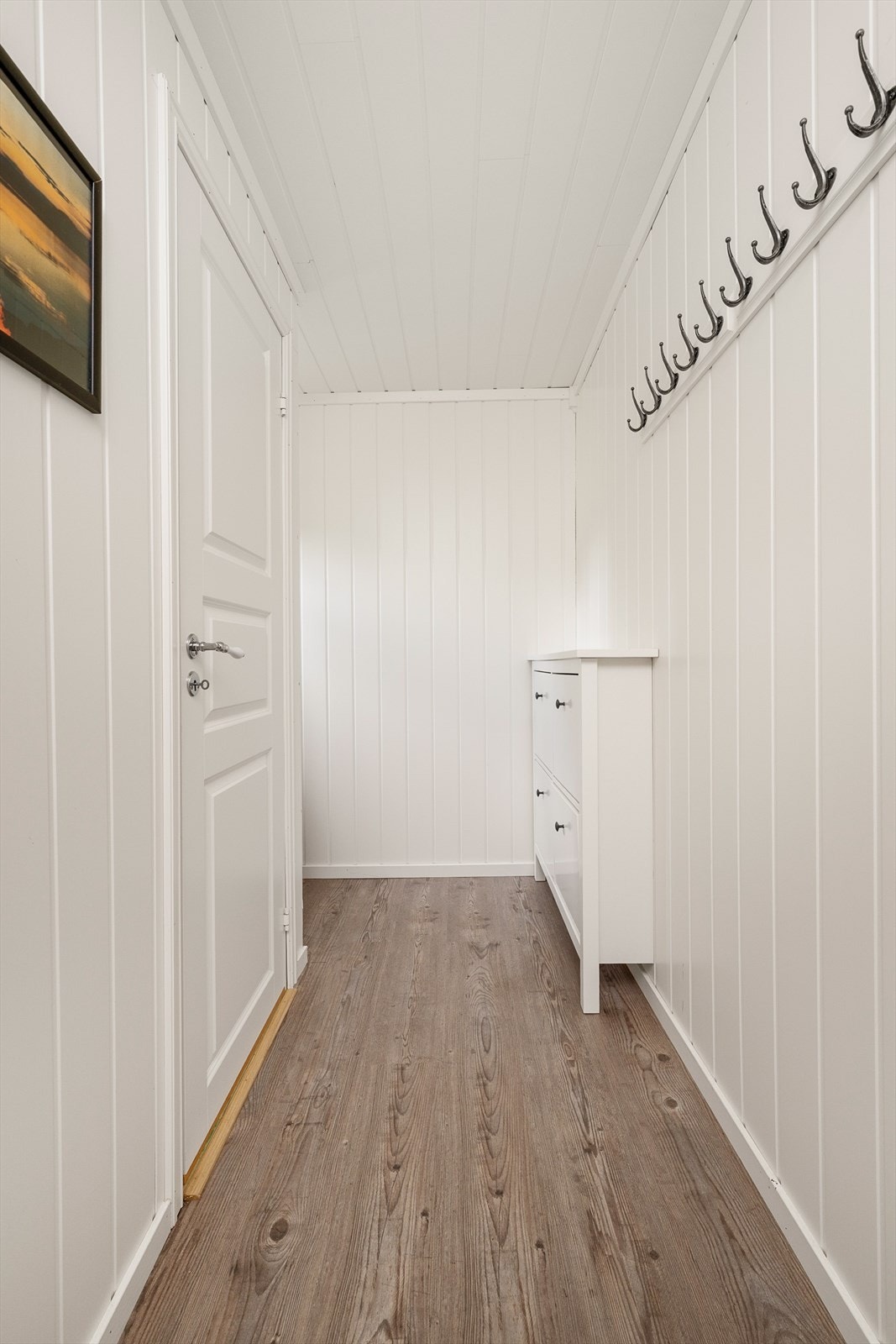 Gang med gode muligheter til å henge fra seg klar og utstyr. Galleribilde