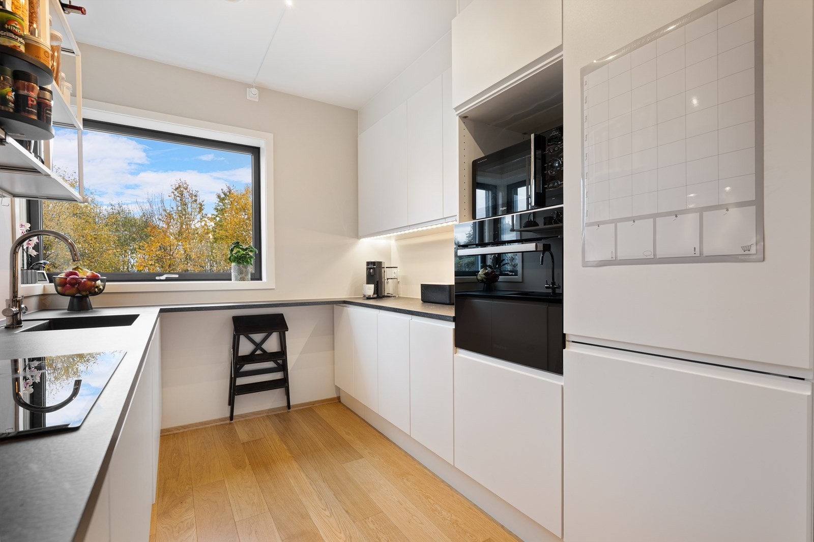 Tidløst og moderne kjøkken Galleribilde