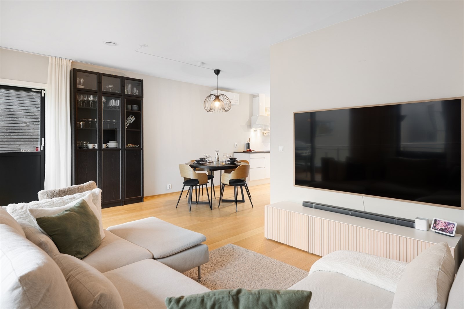 Det er montert varmepumpe og det er mulighet for å installere vedovn Galleribilde