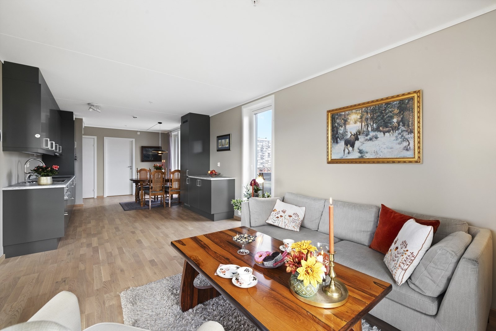 Stue og åpen kjøkkenløsning Galleribilde