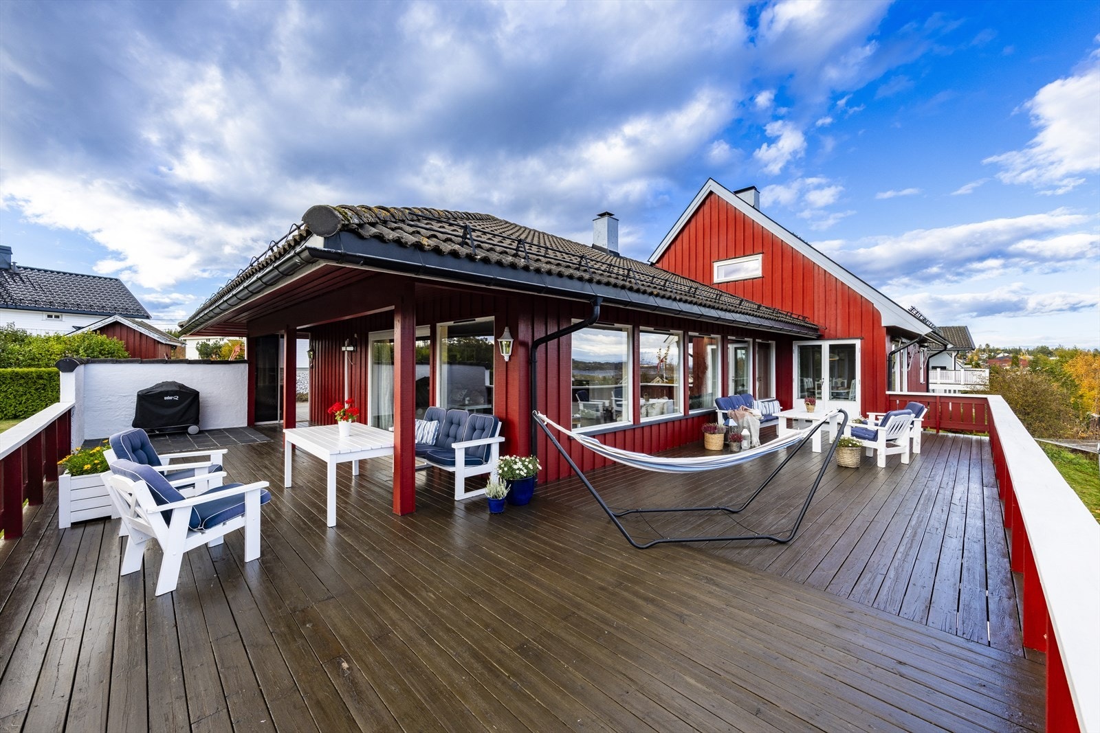 Dette er den ideelle bolig for deg som ønsker god plass, gode solforhold og flott utsikt. Galleribilde