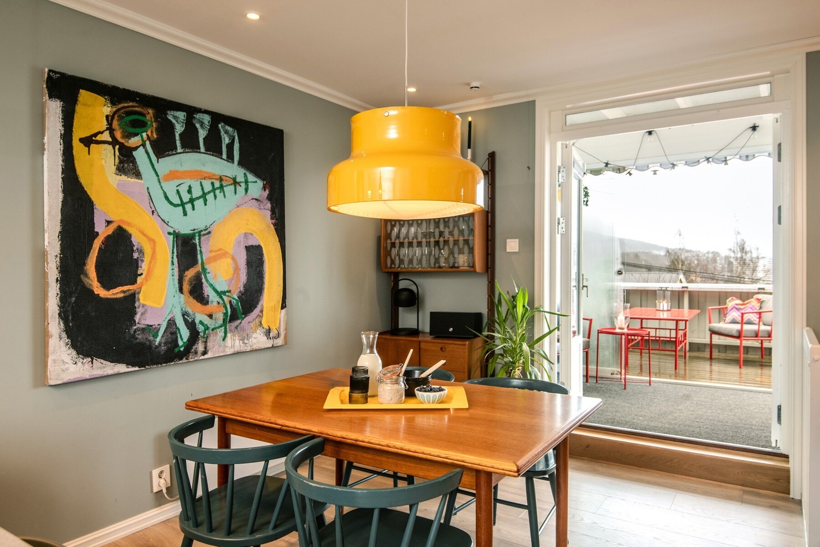 Fra stuen/kjøkken har du utgang til en fantastisk terrasse på ca. 30 kvm. Galleribilde