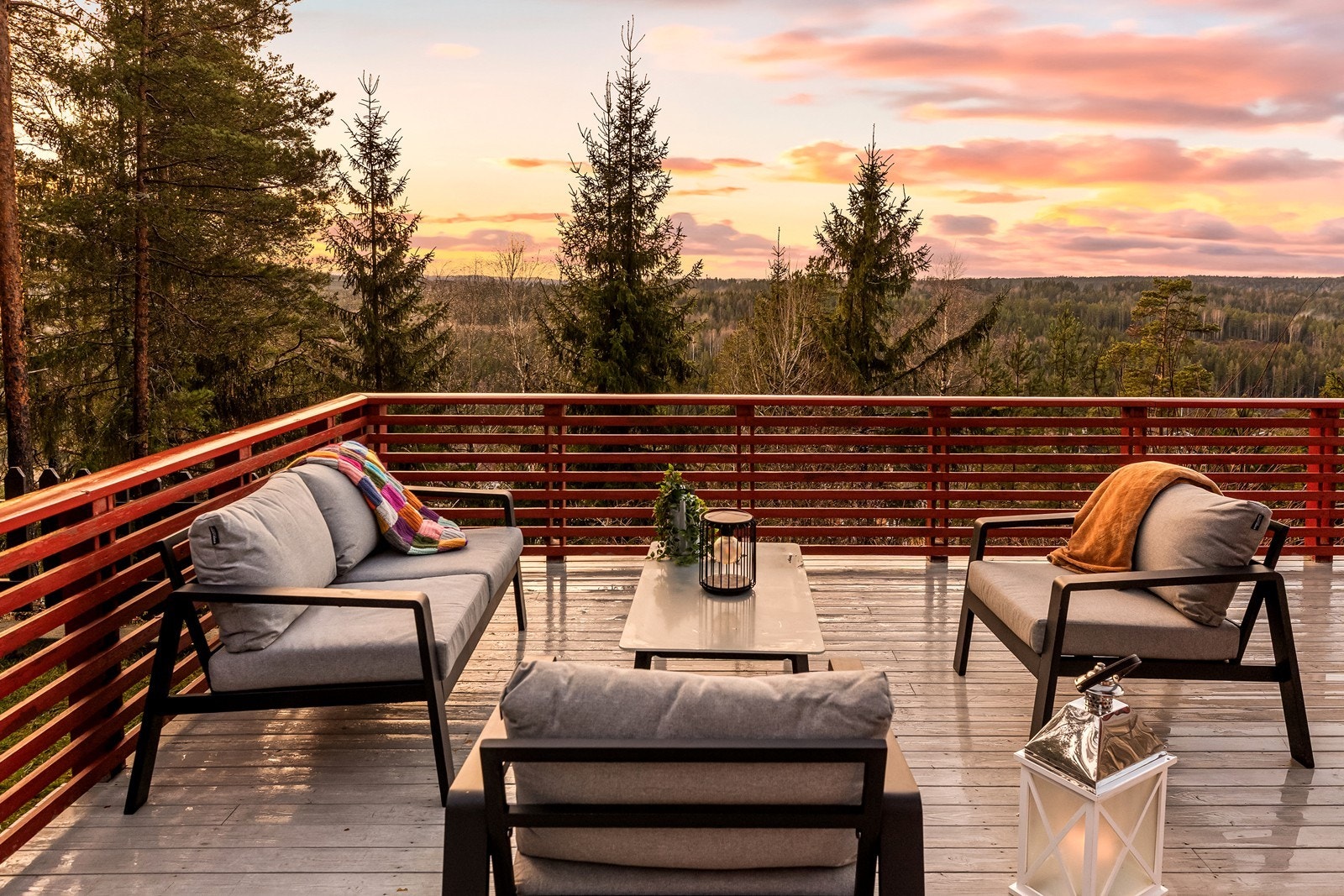 Her er det god plass til flere sittegrupper i ulike soner. Galleribilde